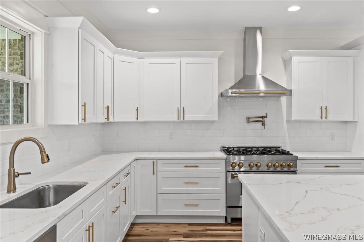 315 MULLHOLLAND Drive