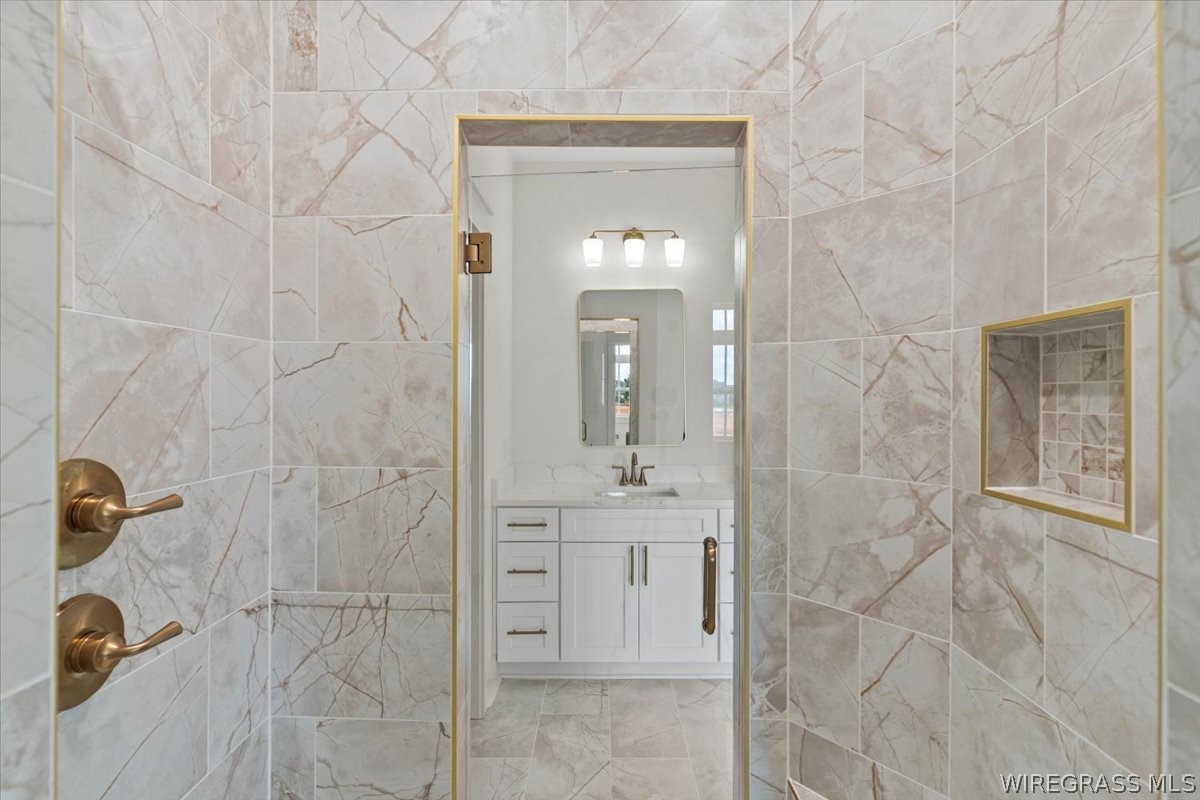 315 MULLHOLLAND Drive