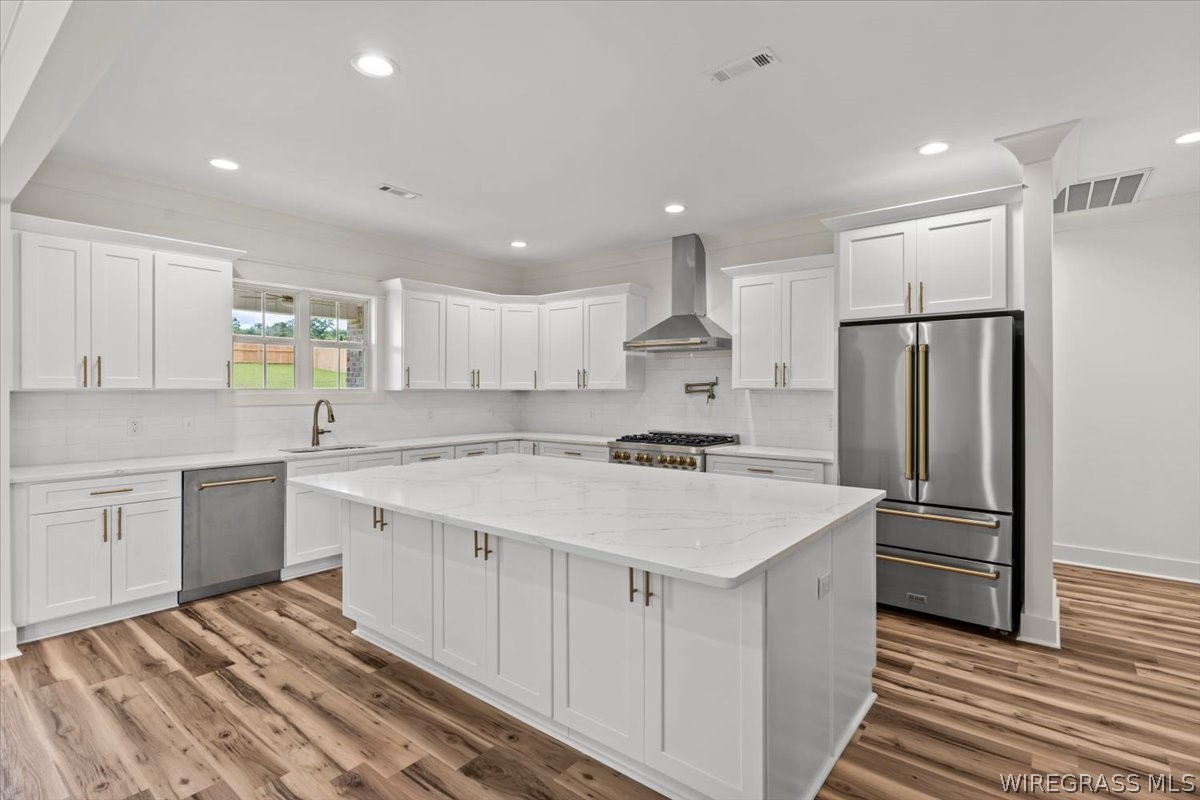315 MULLHOLLAND Drive