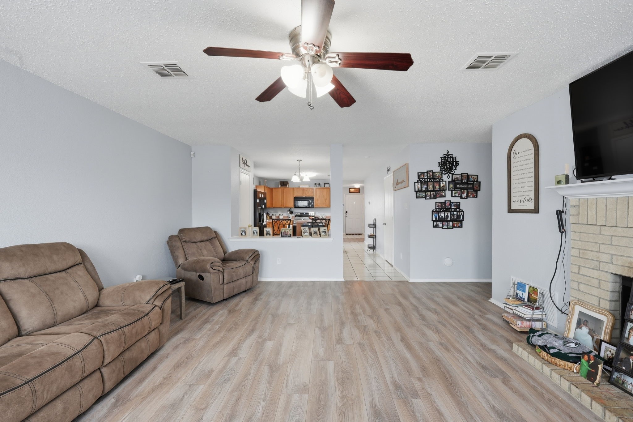 2458 Manchester Lane