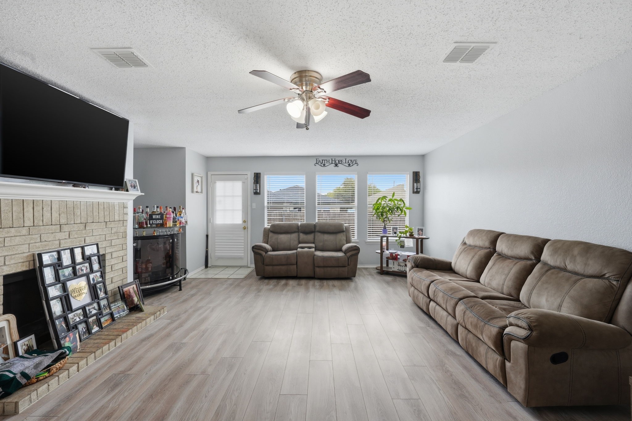 2458 Manchester Lane