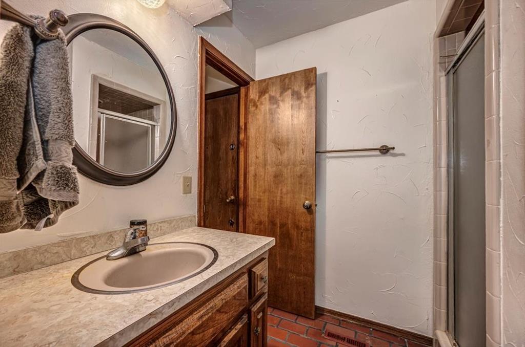 3709 Northwestern Drive