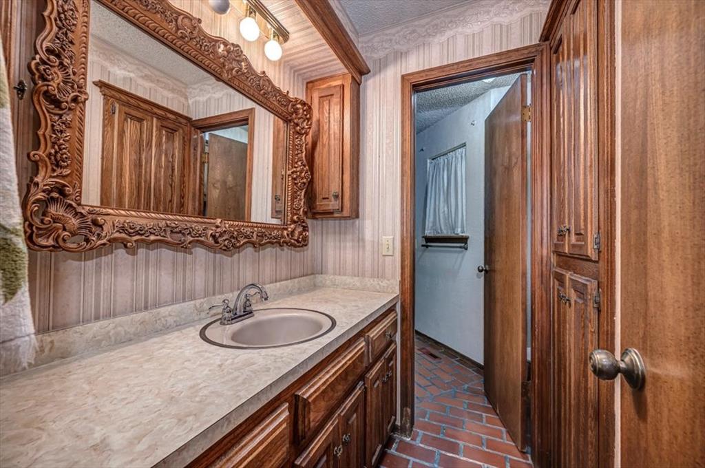 3709 Northwestern Drive