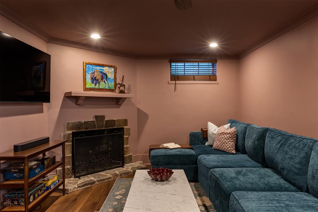 616 NW 39th Drive