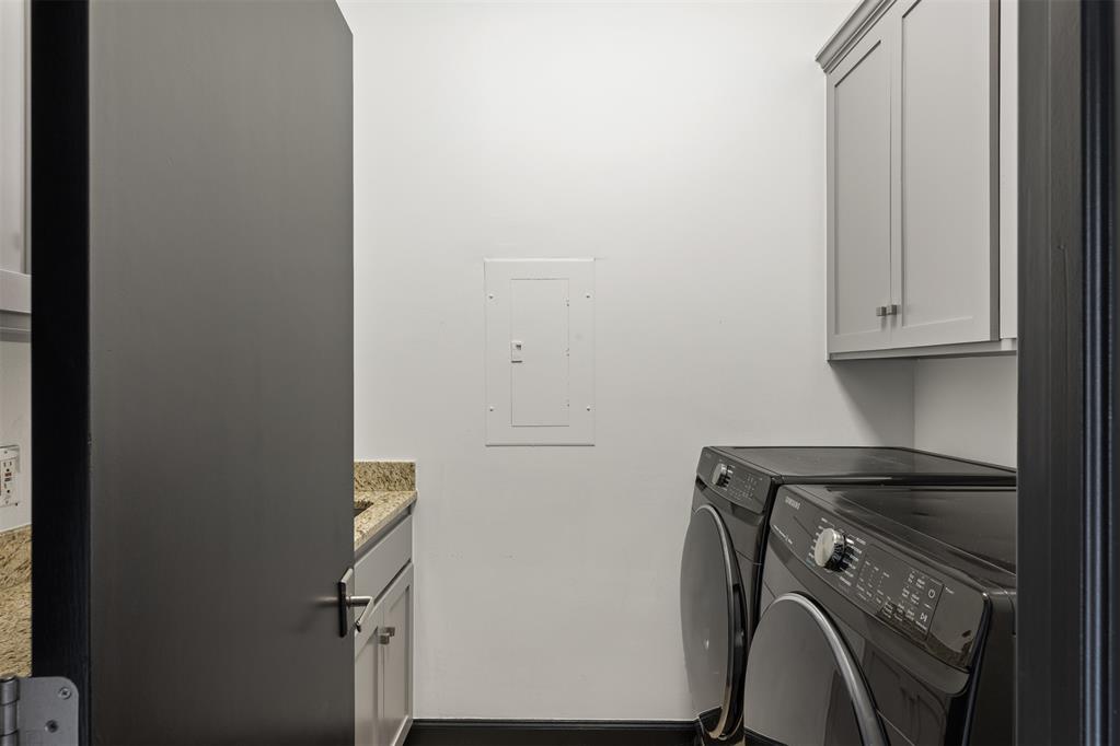 115 NE 3rd Street