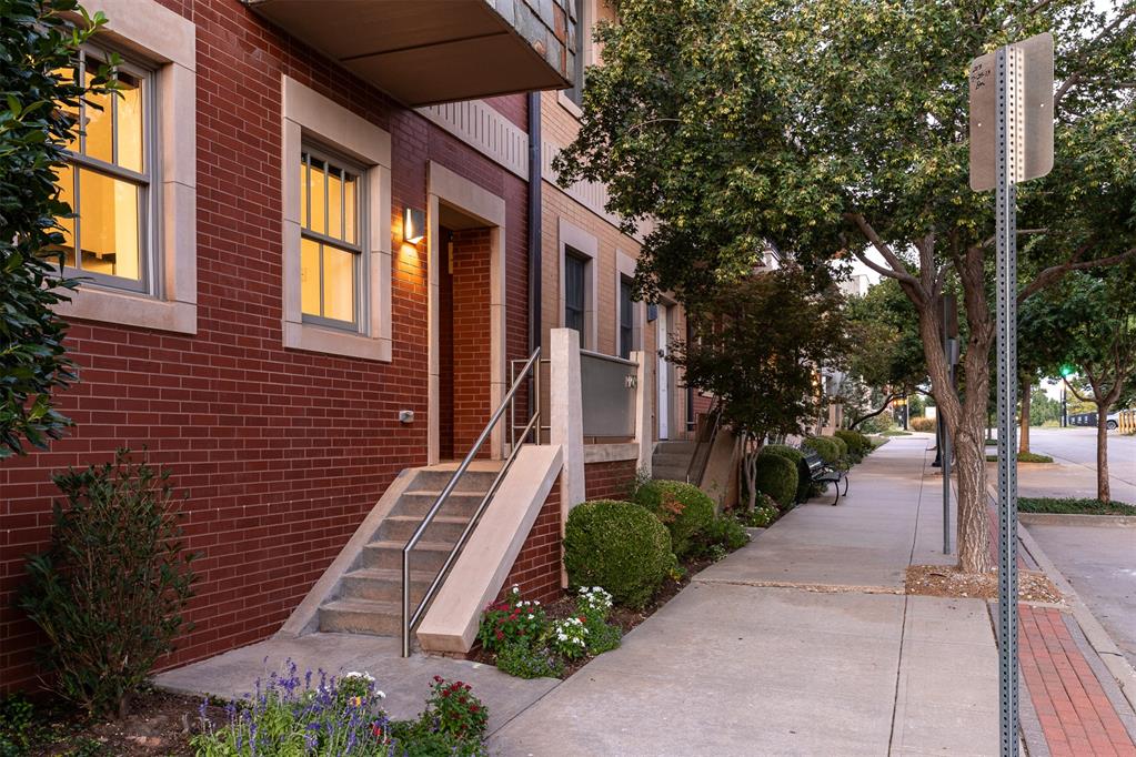 109 NE 3rd Street