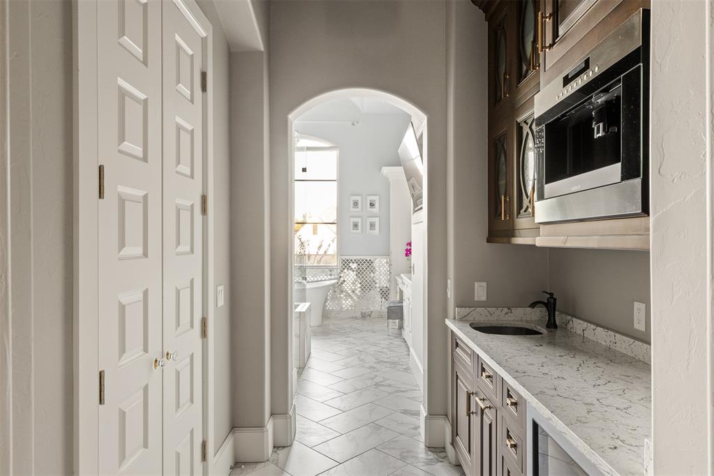 5001 Water Oak Way