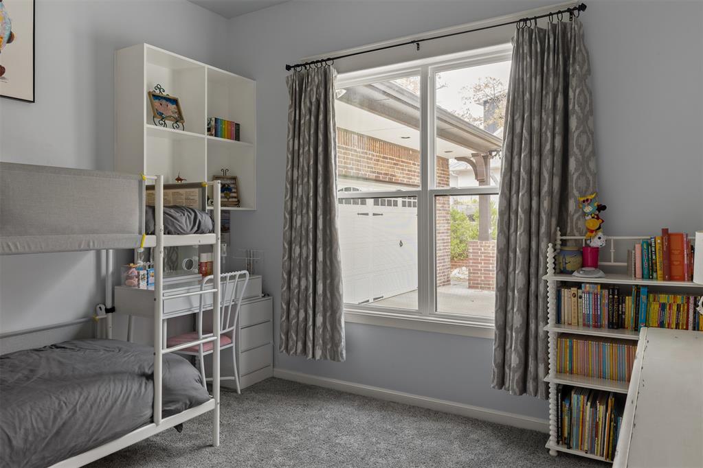 2609 Crestwood Drive