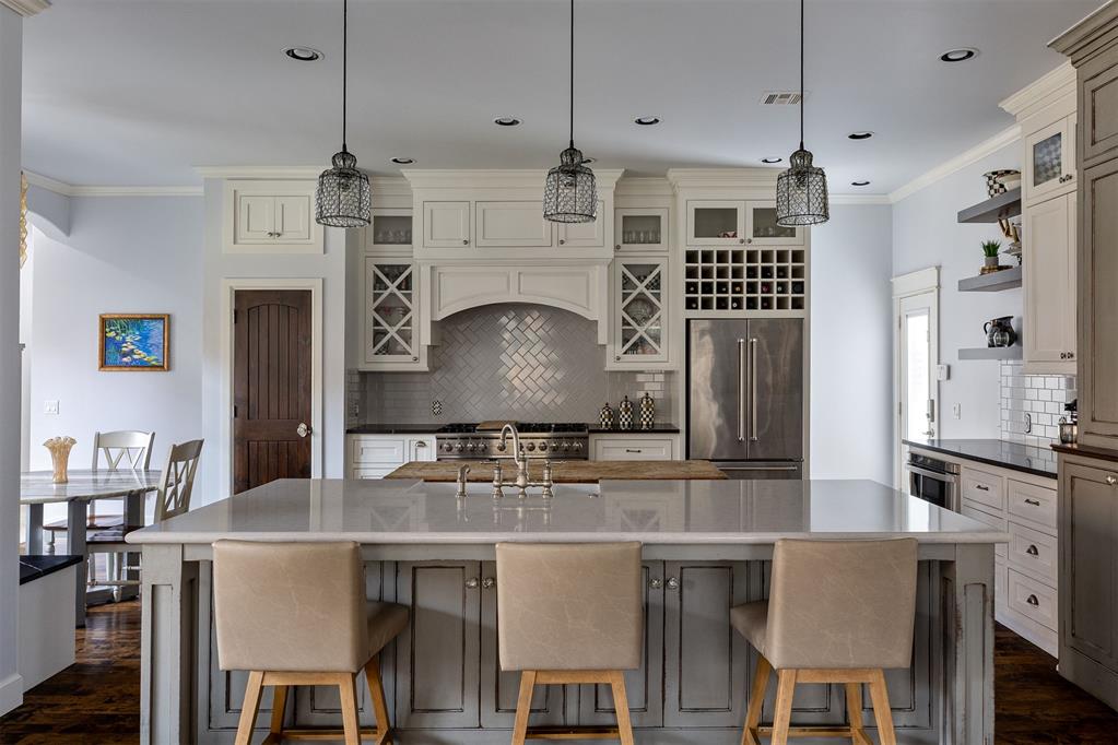 2609 Crestwood Drive