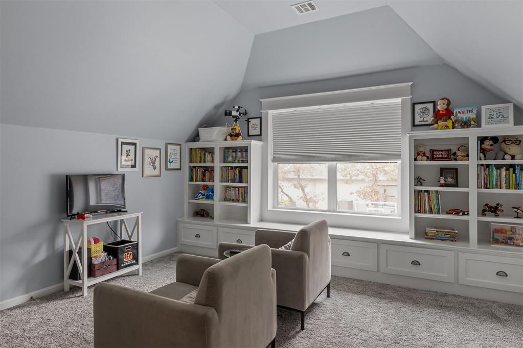 2609 Crestwood Drive