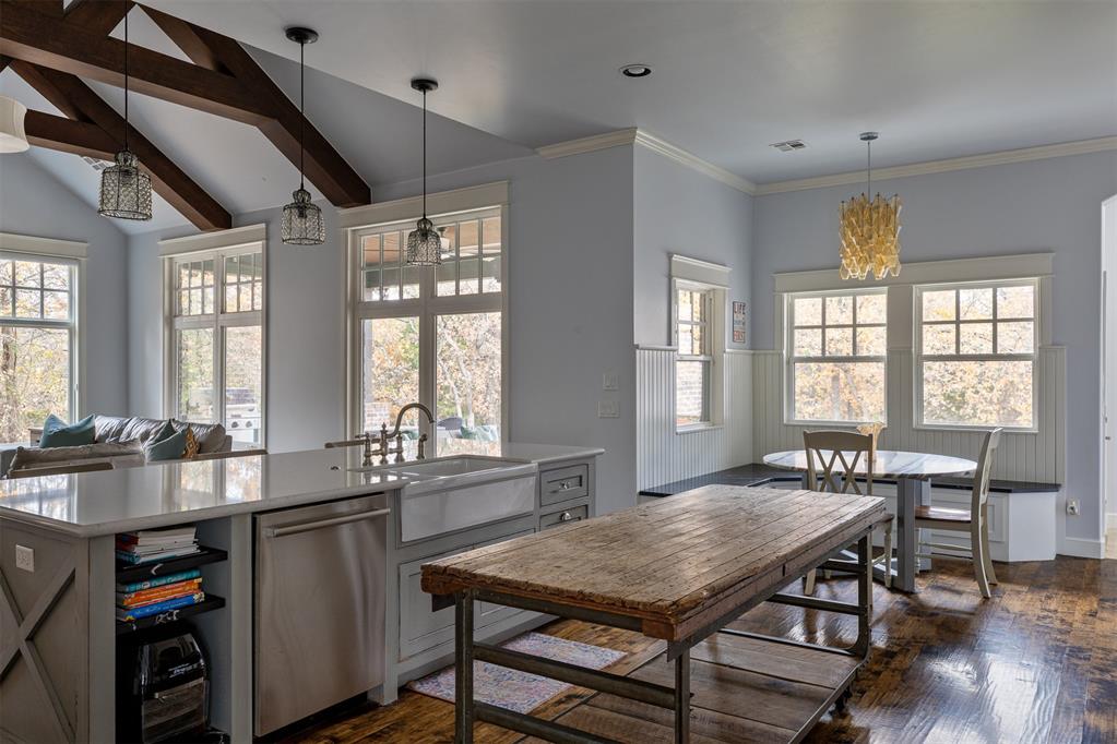 2609 Crestwood Drive