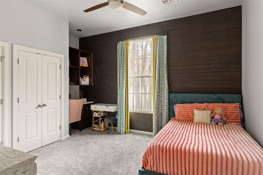 2609 Crestwood Drive