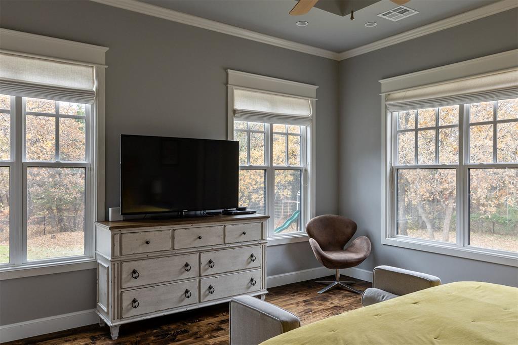 2609 Crestwood Drive