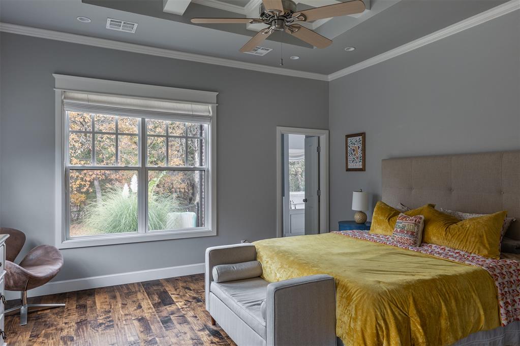 2609 Crestwood Drive