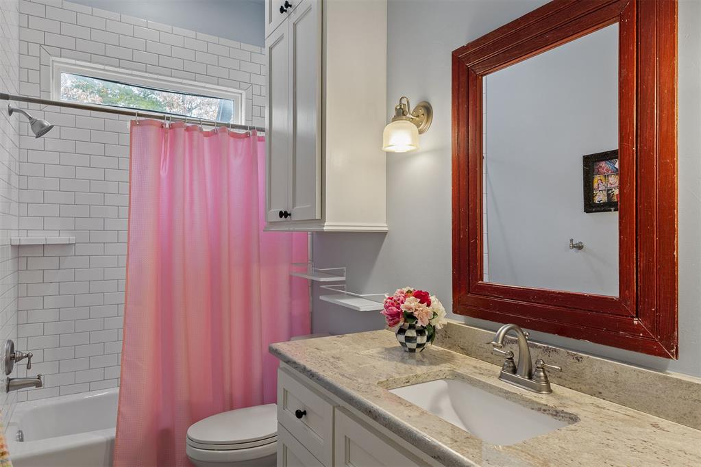 2609 Crestwood Drive