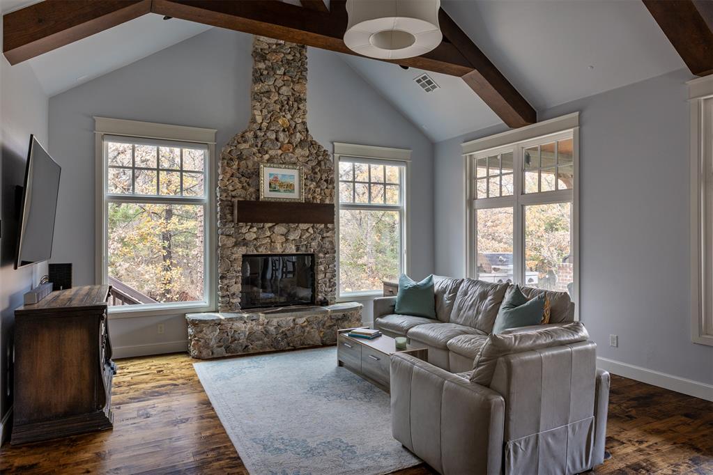 2609 Crestwood Drive