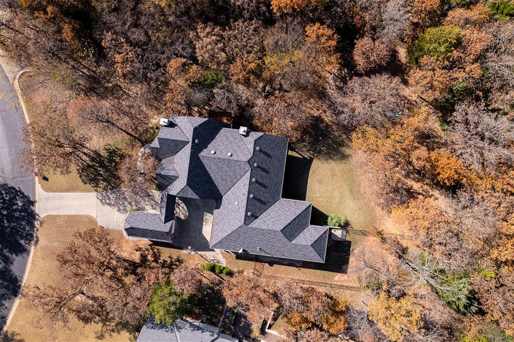 2609 Crestwood Drive