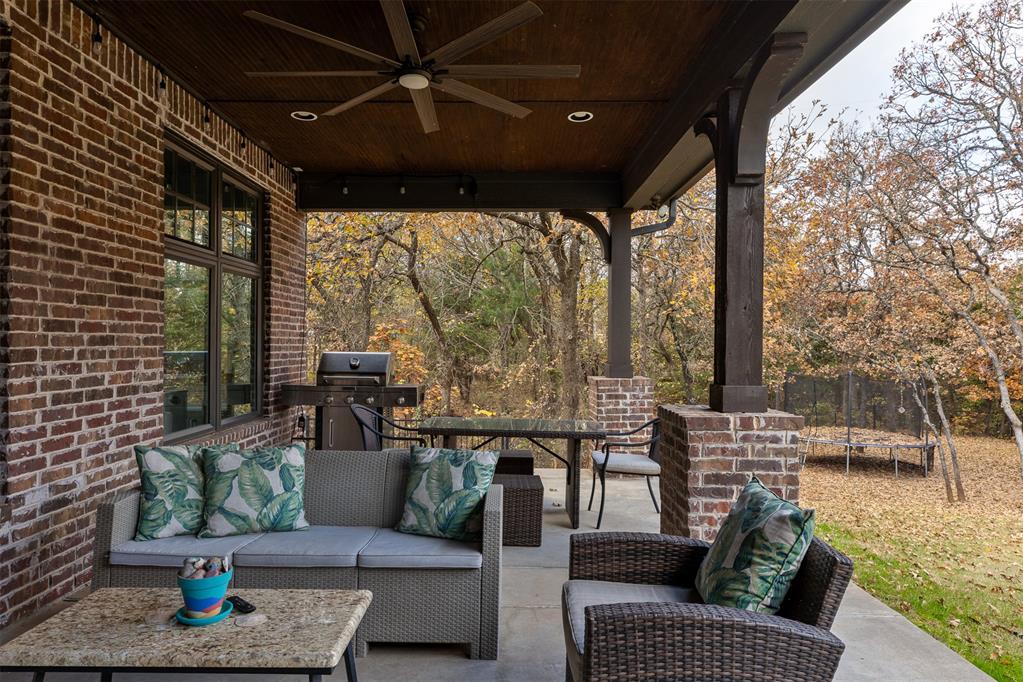 2609 Crestwood Drive