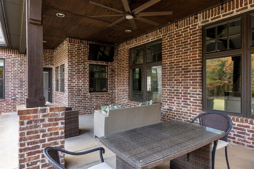 2609 Crestwood Drive