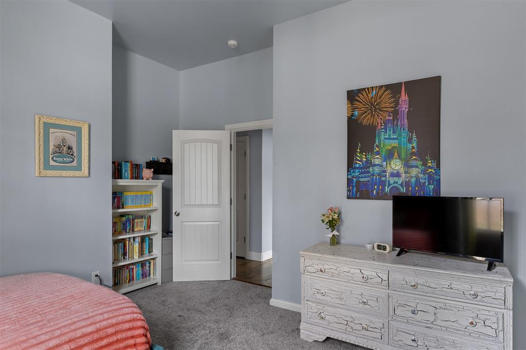 2609 Crestwood Drive