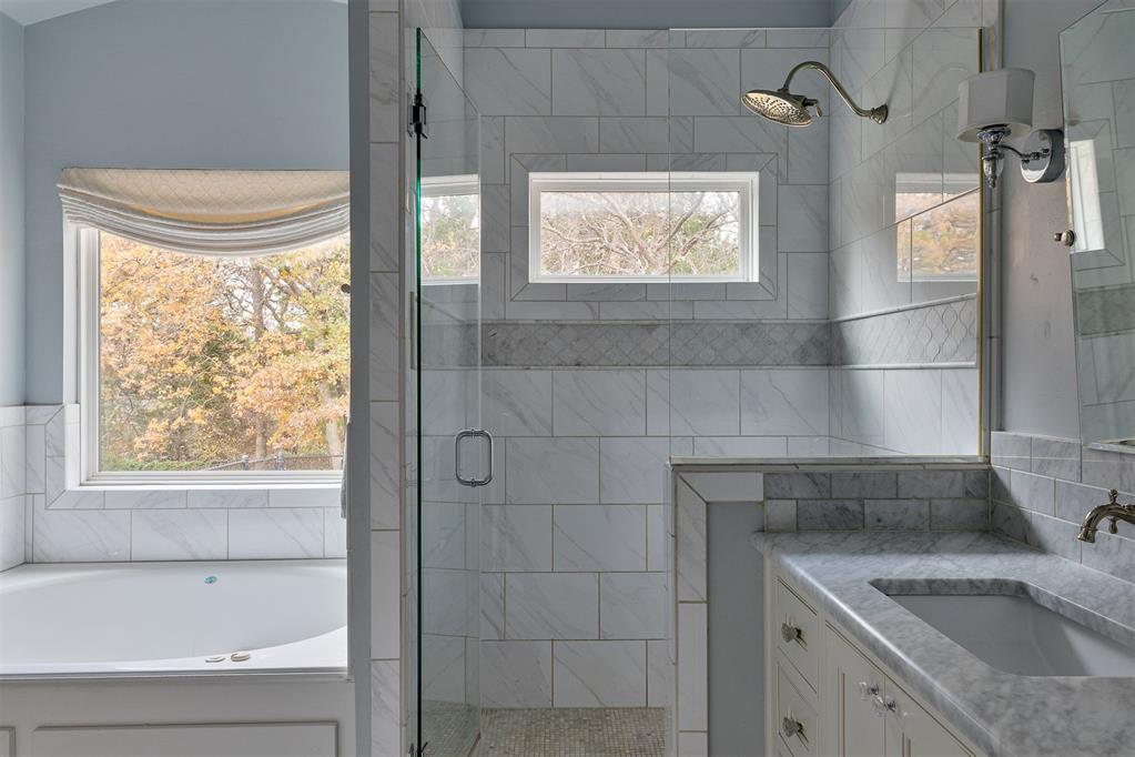 2609 Crestwood Drive