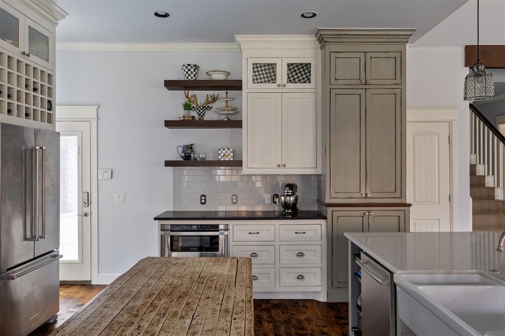 2609 Crestwood Drive