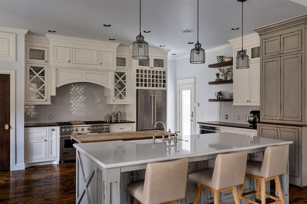 2609 Crestwood Drive