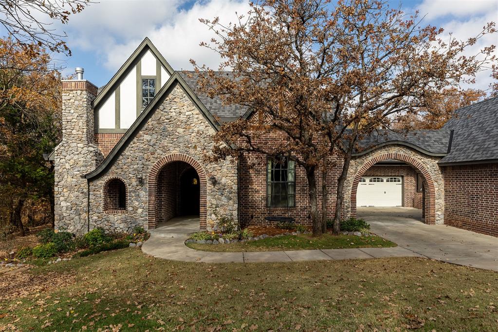 2609 Crestwood Drive