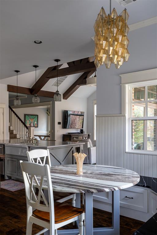 2609 Crestwood Drive