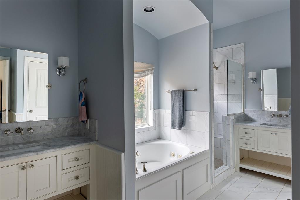 2609 Crestwood Drive