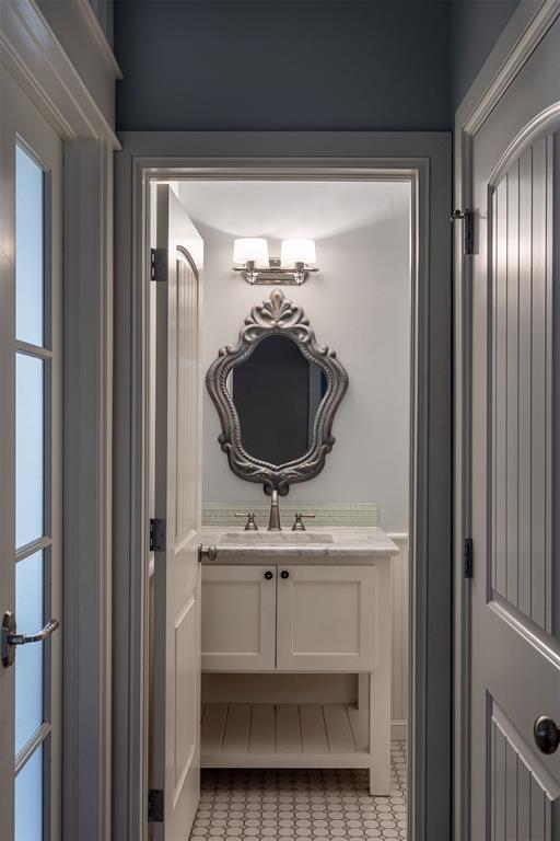 2609 Crestwood Drive