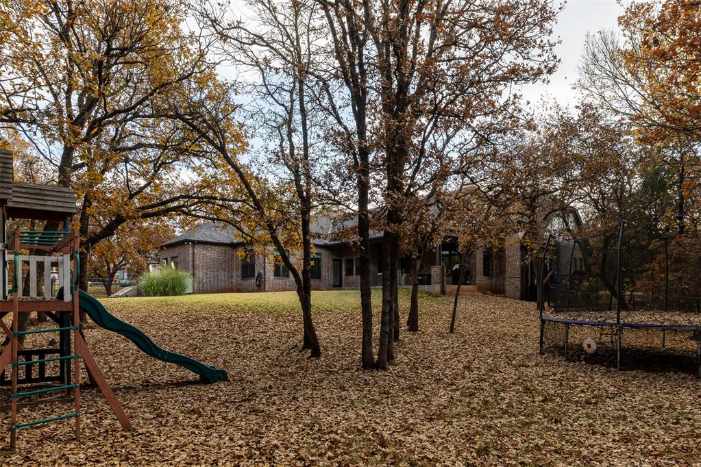 2609 Crestwood Drive