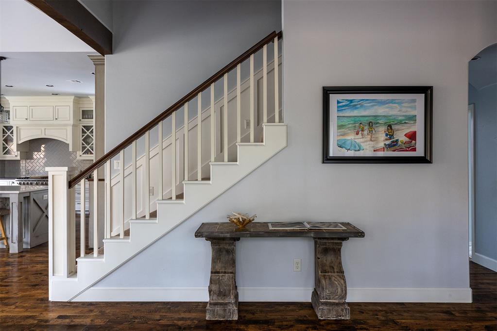 2609 Crestwood Drive