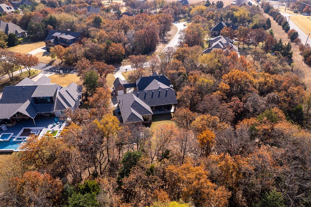 2609 Crestwood Drive