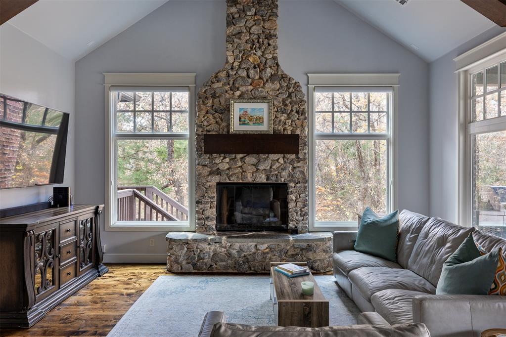 2609 Crestwood Drive