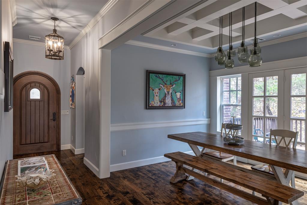 2609 Crestwood Drive