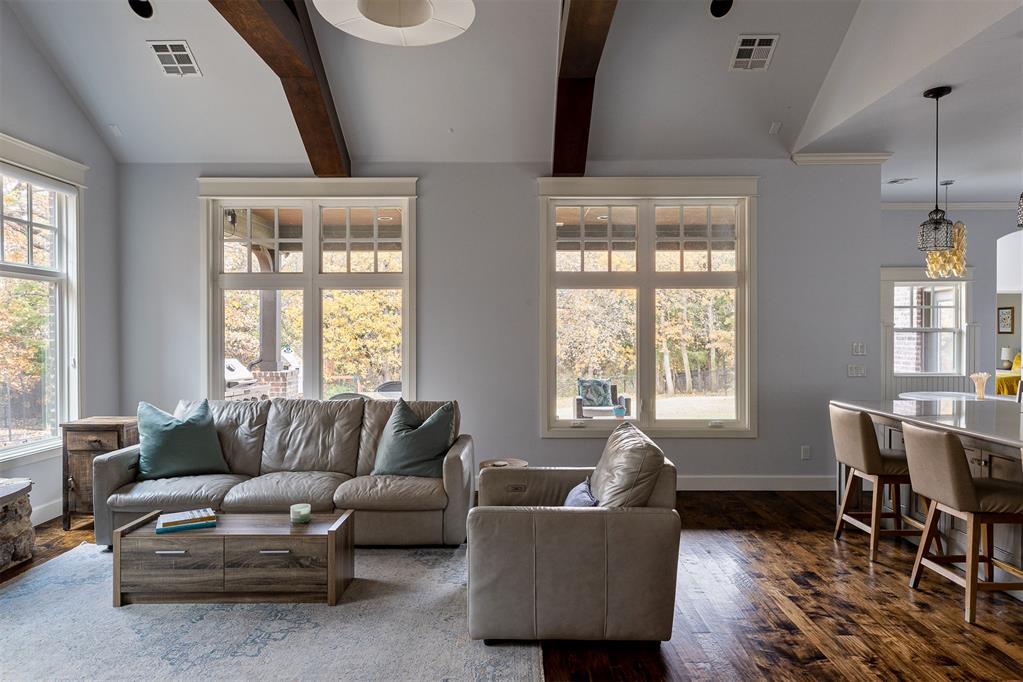 2609 Crestwood Drive