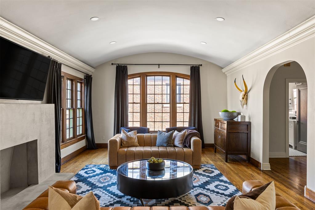 216 NW 33rd Street