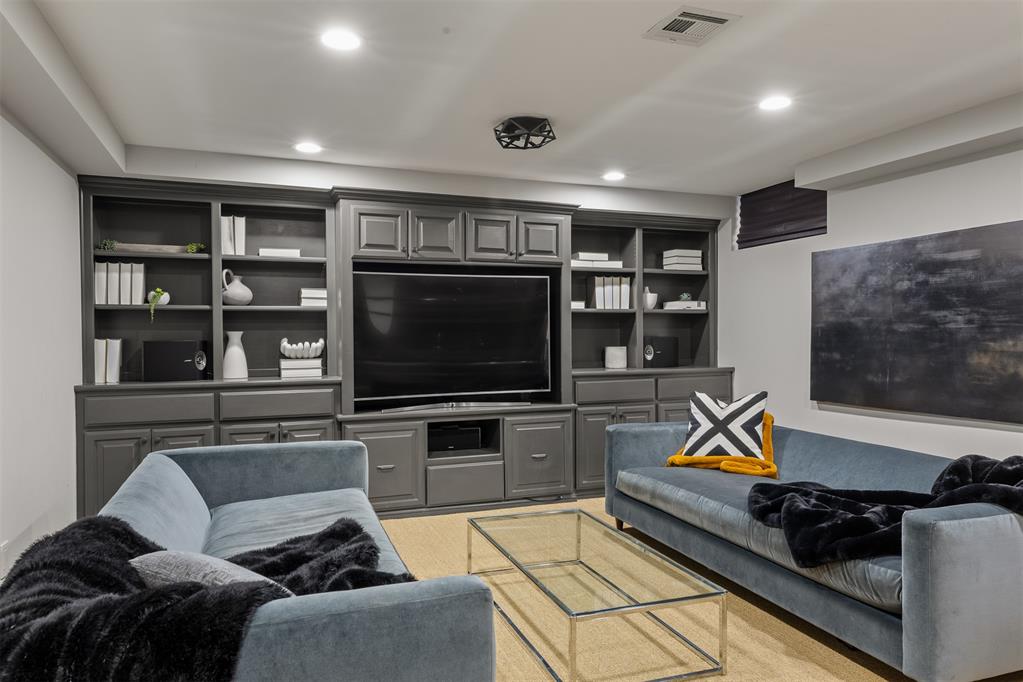 216 NW 33rd Street