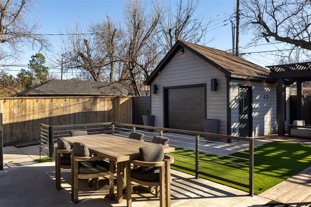 216 NW 33rd Street