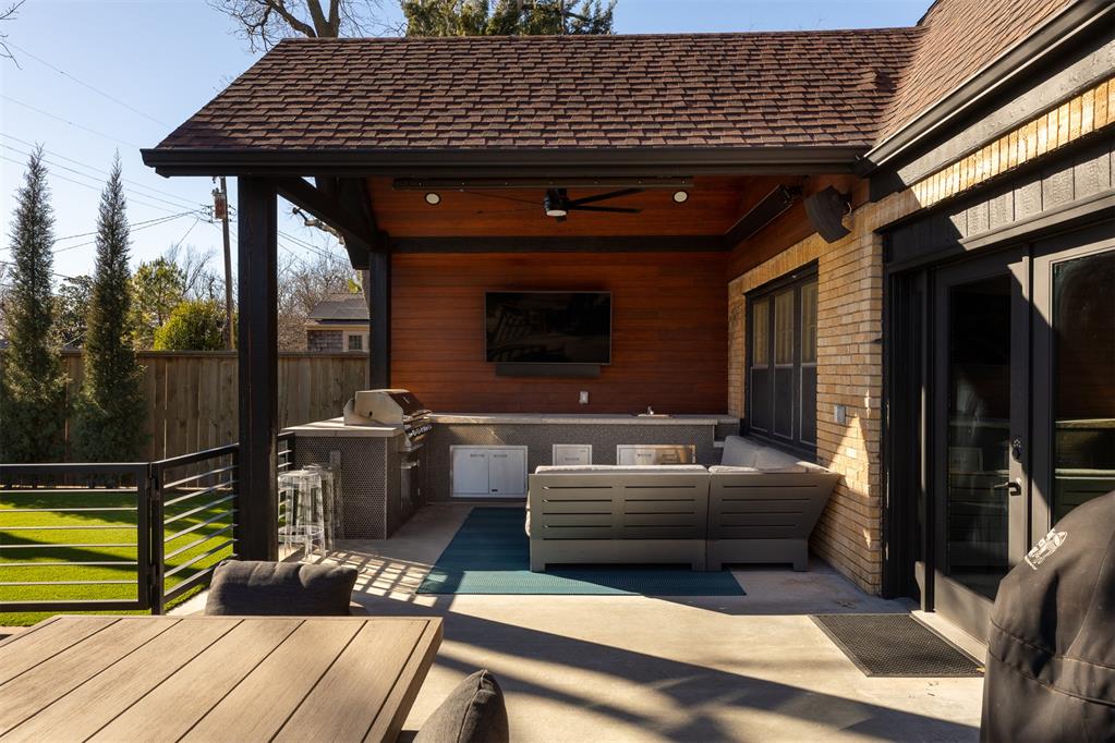 216 NW 33rd Street