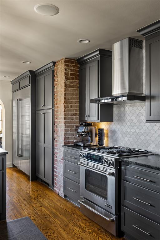 216 NW 33rd Street