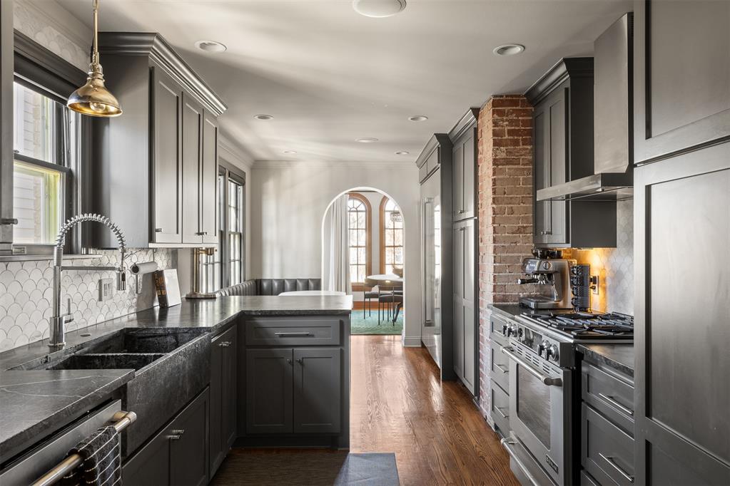 216 NW 33rd Street