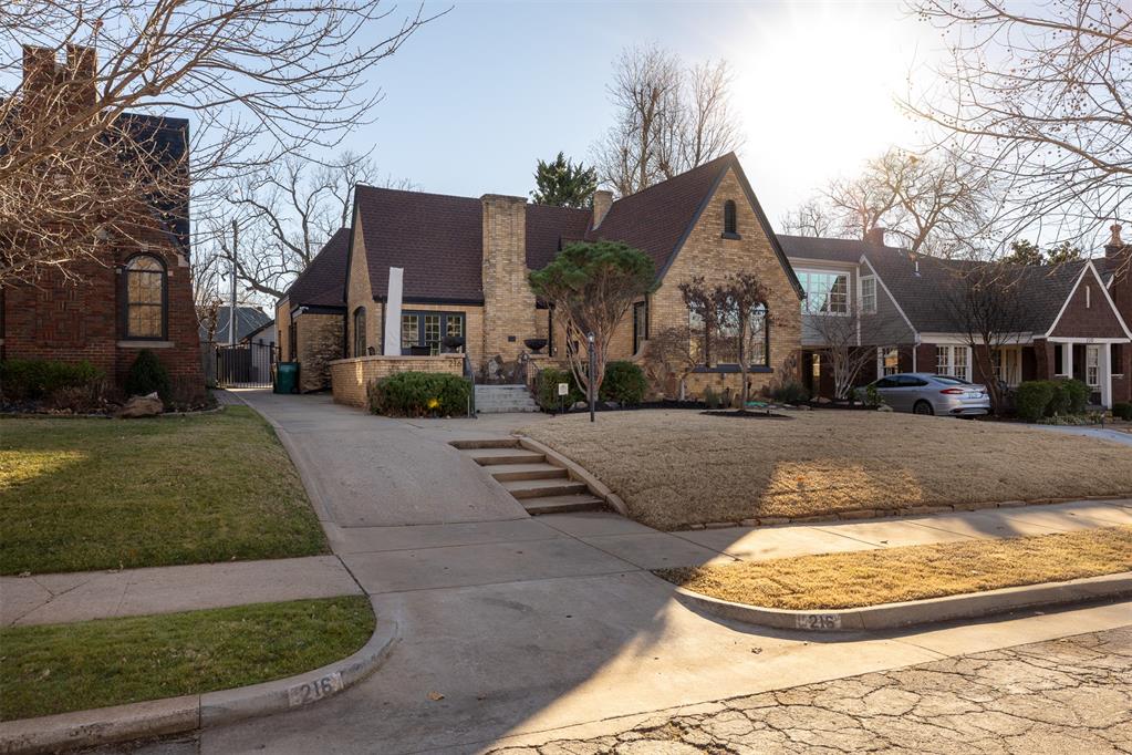 216 NW 33rd Street