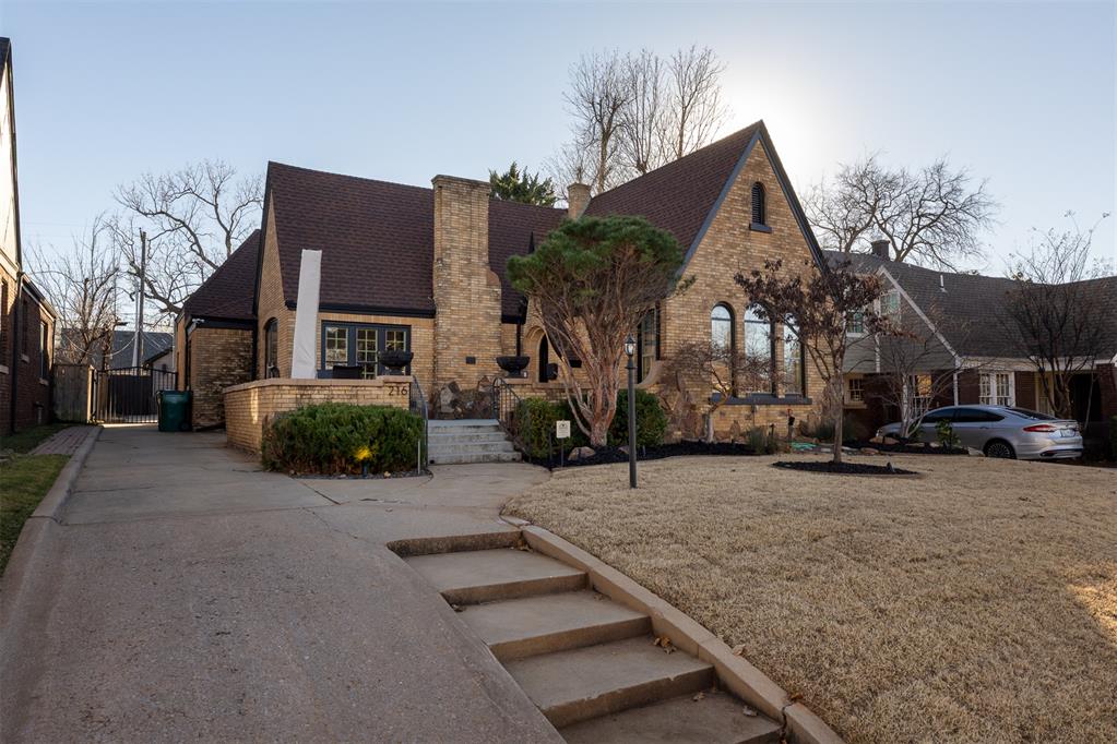 216 NW 33rd Street
