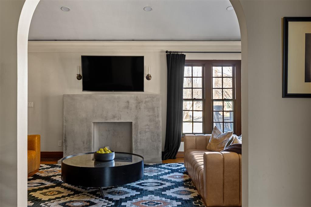 216 NW 33rd Street