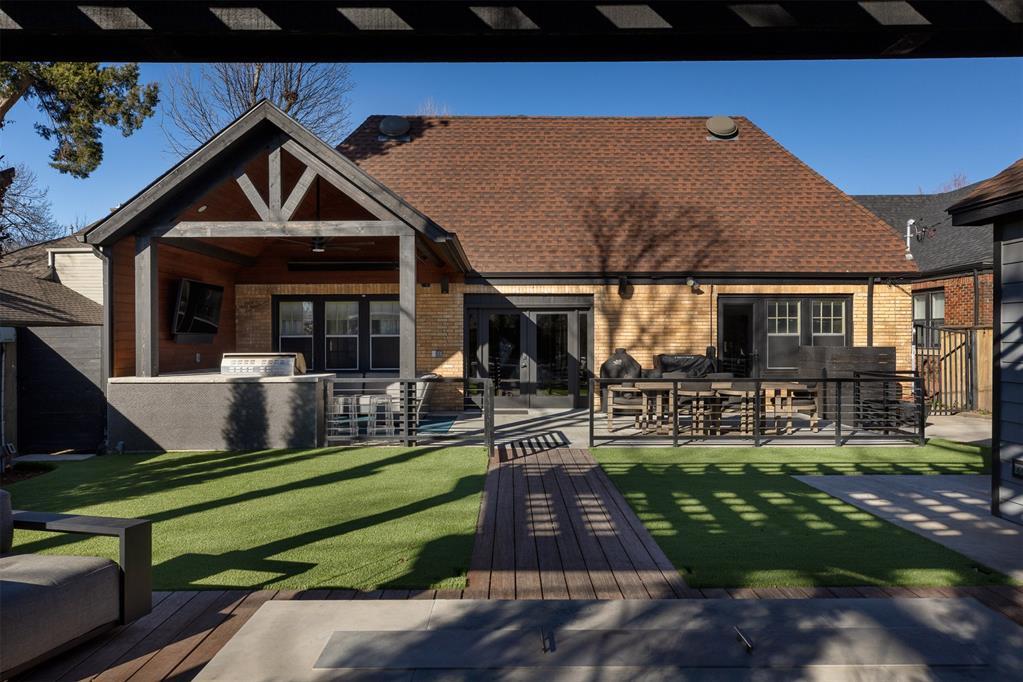216 NW 33rd Street