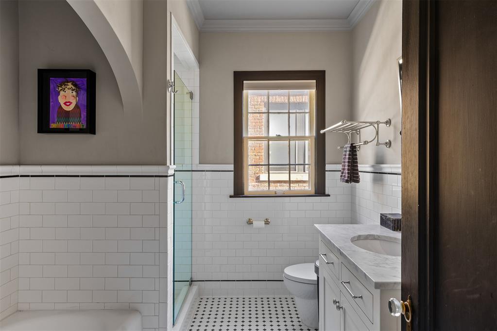 216 NW 33rd Street