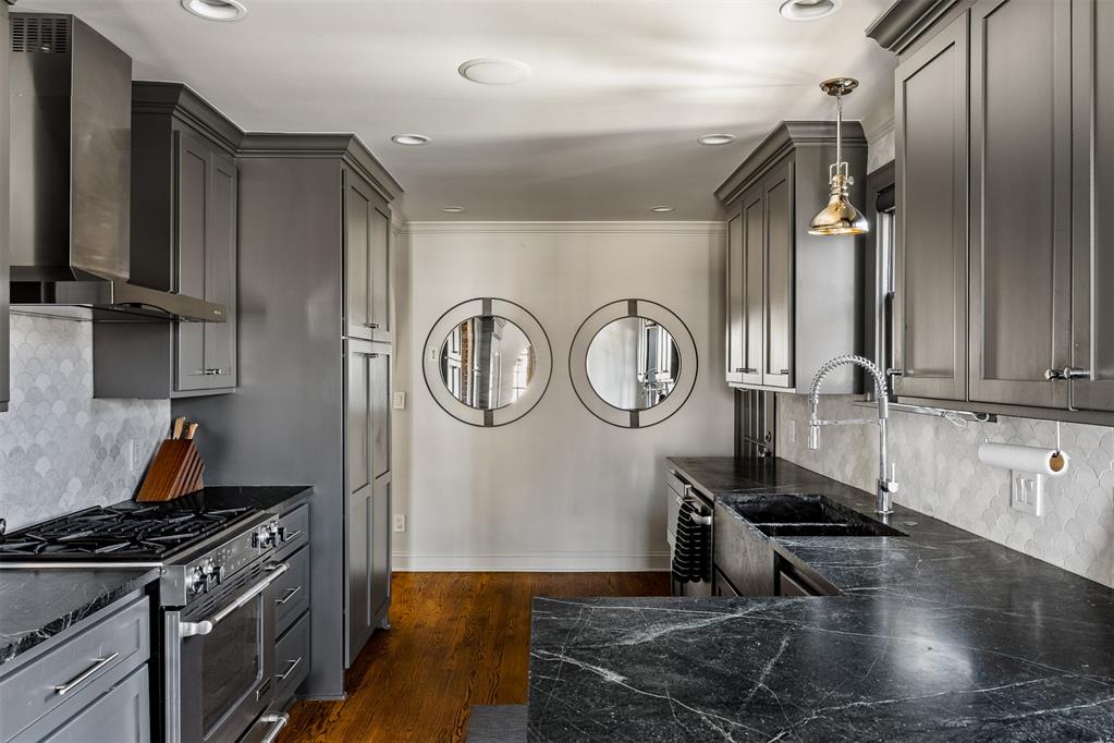 216 NW 33rd Street