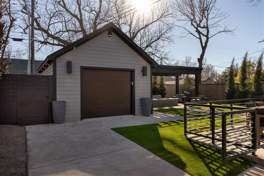 216 NW 33rd Street